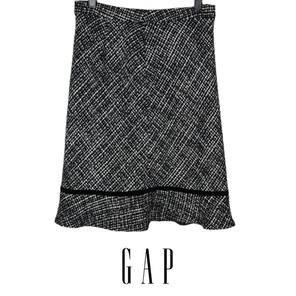 Boucle Wool Blend A-Line Skirt with Velvet Trim in Black, Size 4 - Picture 4 of 4